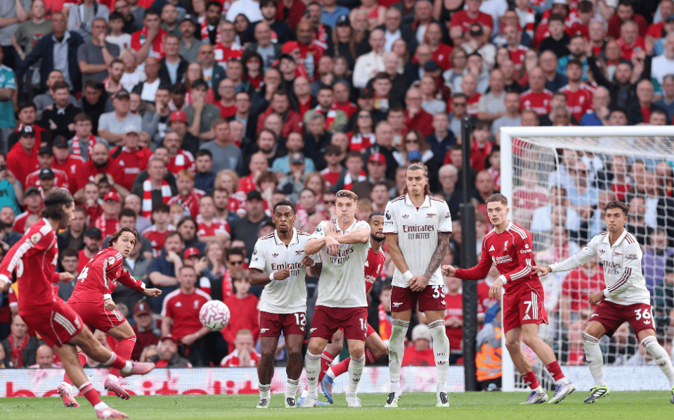 跟队记者：莱奥续约谈判还没正式开启，但俱乐部正在讨论（队记：莱奥续约谈判尚未正式启动，俱乐部已展开讨论）