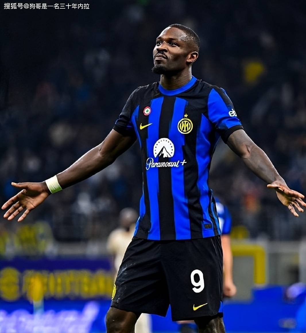 乔纳森-戴维：我可以踢任何位置；一直在训练后进行加练（乔纳森-戴维：位置不设限，训练后坚持加练）