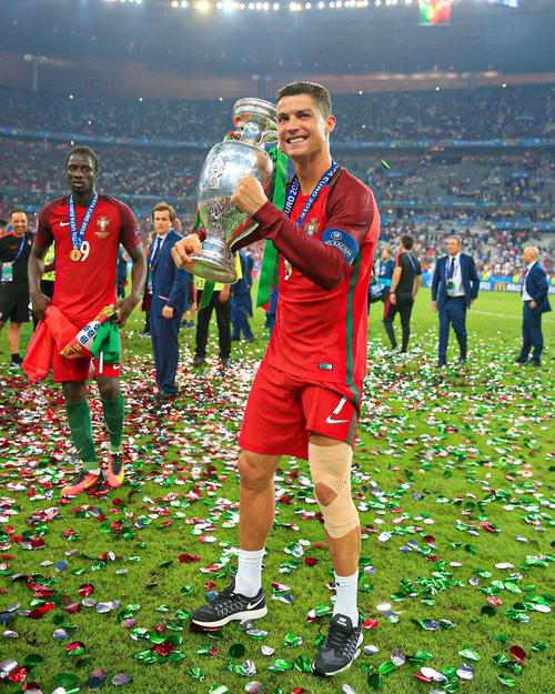 欧文突破防守助攻制胜