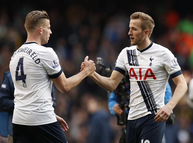 足球曝巴黎双星关系紧张，更衣室氛围引担忧（传巴黎双核不睦，更衣室气氛堪忧）