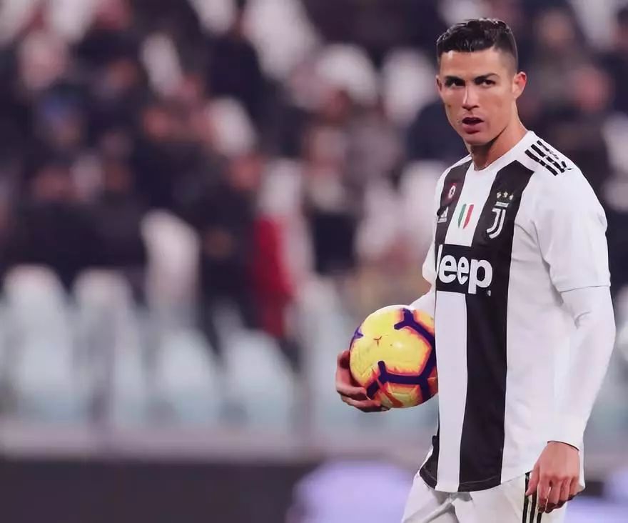 极速飞驰！25岁哈兰德狂轰英超百球，即将超越德罗巴和C罗