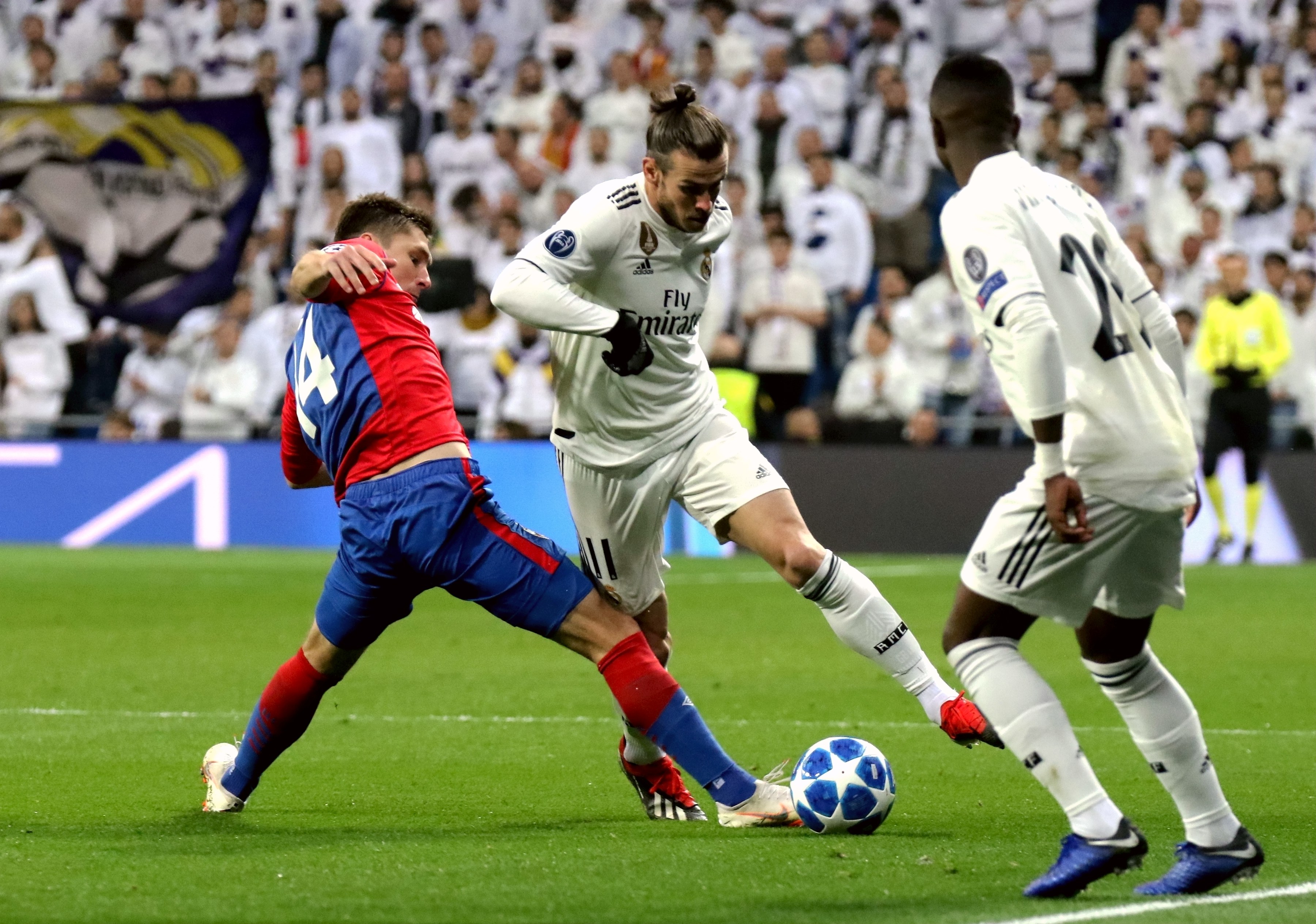 斯诺克英锦赛：斯佳辉6-0零封瑞恩，晋级16强（斯佳辉6-0横扫瑞恩，闯入英锦赛16强）