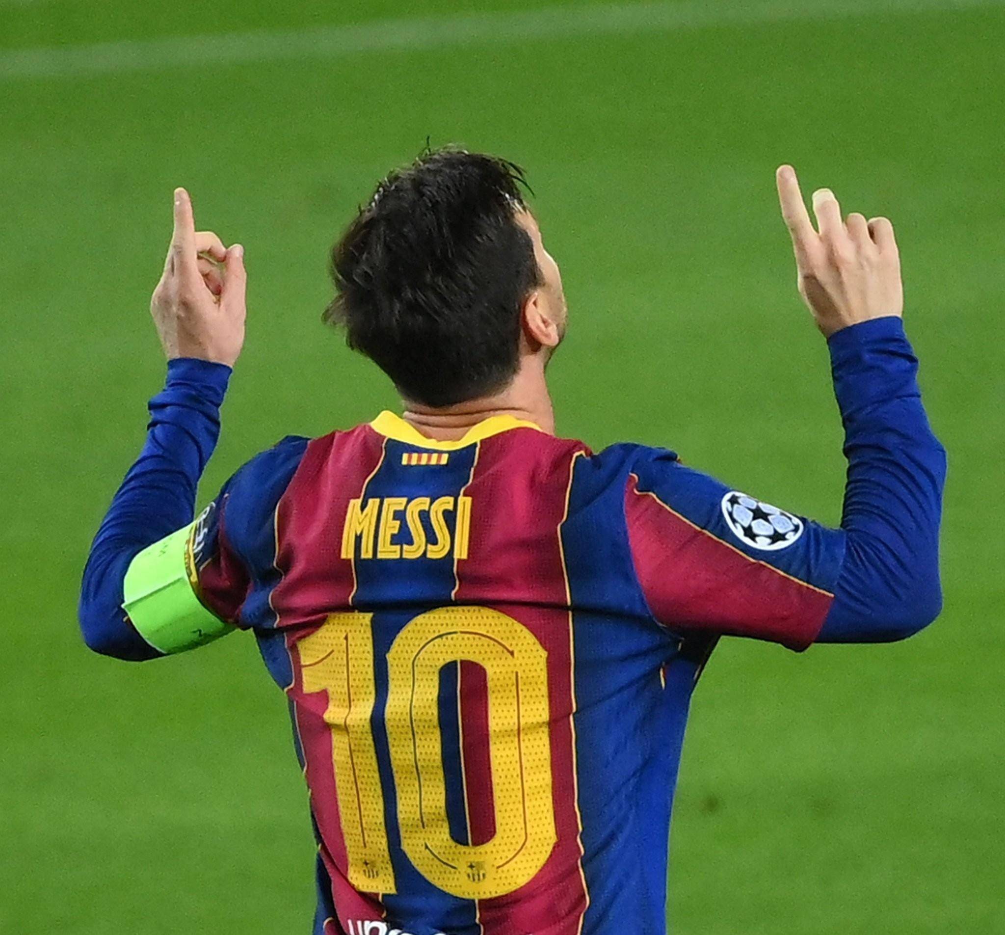 足球西甲豪门签下才华中场，合约长达七年