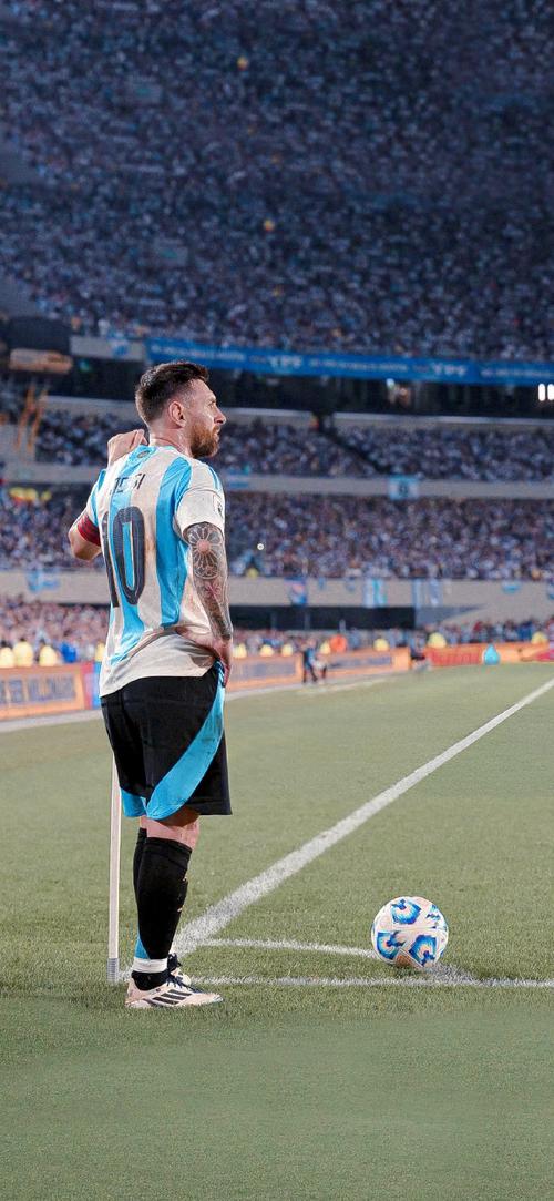 队报评法甲第14轮最佳阵：托万助朗斯登顶领衔，巴黎无人入选（队报评选法甲第14轮最佳阵容：托万引领朗斯登顶，巴黎无一入围）