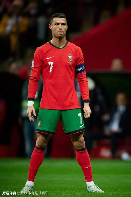 弗兰克谈主场球迷嘘维卡里奥：他们不可能是真正的热刺球迷（弗兰克评主场嘘维卡里奥：这不是真正的热刺球迷所为）