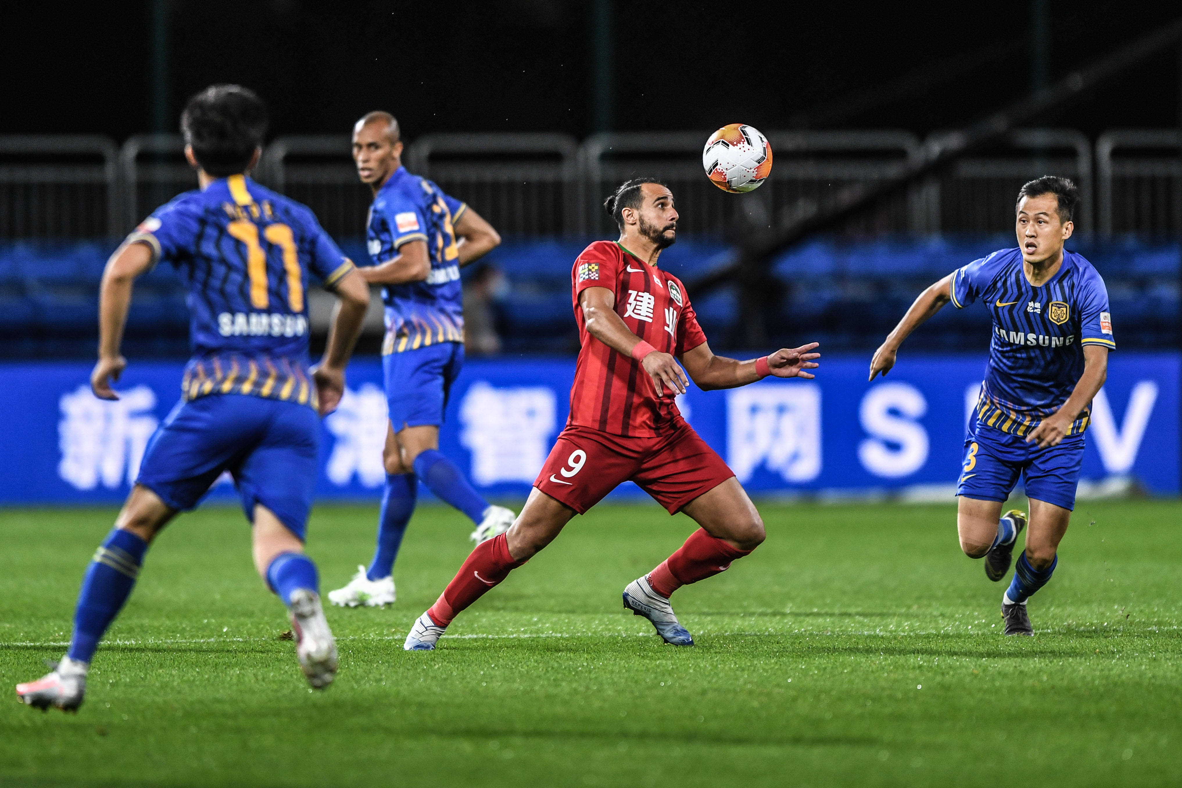 辽宁男篮宏远再度上演巅峰对决（辽宁男篮与宏远再度上演巅峰之战）