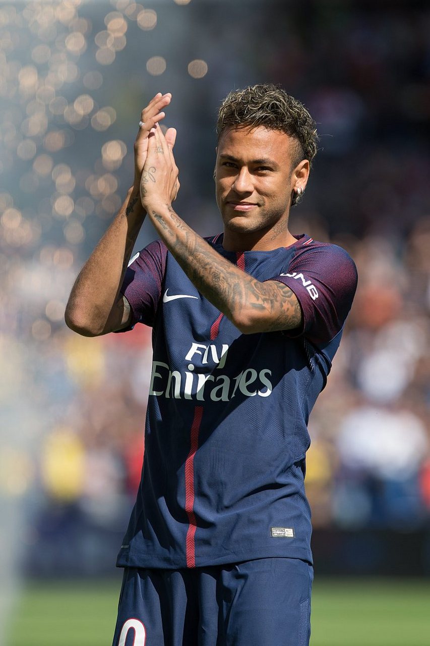 布鲁诺-费尔南德斯8场造8球领跑英超机会榜（布鲁诺·费尔南德斯8场参与8球，英超机会创造榜居首）