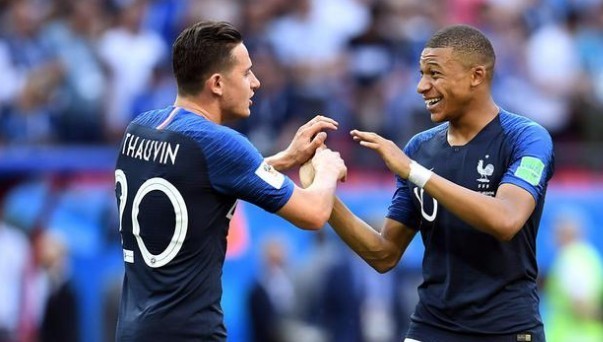 万项谈梅开二度：只能说运气比较好，赶上了这两个进球（万项：梅开二度只是运气好，恰巧赶上那两球）