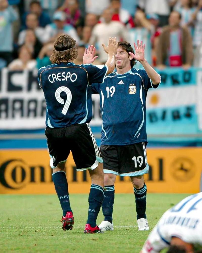 欧冠周最佳球员评选：奥斯梅恩、福登、梅里诺、福布斯（欧冠本周最佳候选：奥斯梅恩、福登、梅里诺、福布斯）