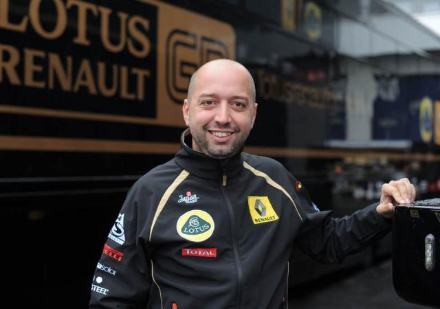 疯狂开火，拉菲尼亚狂晒数据荣誉回应落选FIFPRO年度最佳11人（火力全开！拉菲尼亚晒数据与荣誉，正面回应无缘FIFPRO年度最佳11人）