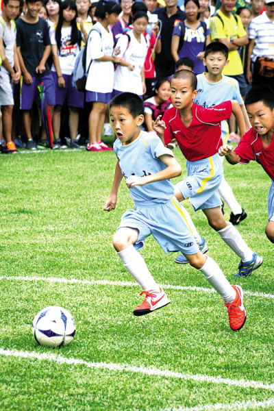 米体：泽林斯基出现轻微肌肉问题，可能不会出战比萨（米体：泽林斯基遭遇轻度肌肉不适，出战比萨成疑）