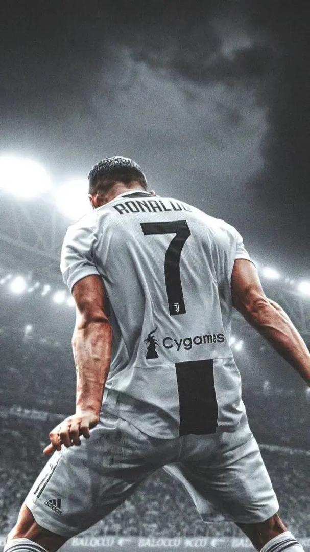 中场大闸，赫拉芬贝赫当选国米vs利物浦全场最佳球员（赫拉芬贝赫统治中场，荣膺国米vs利物浦全场最佳）