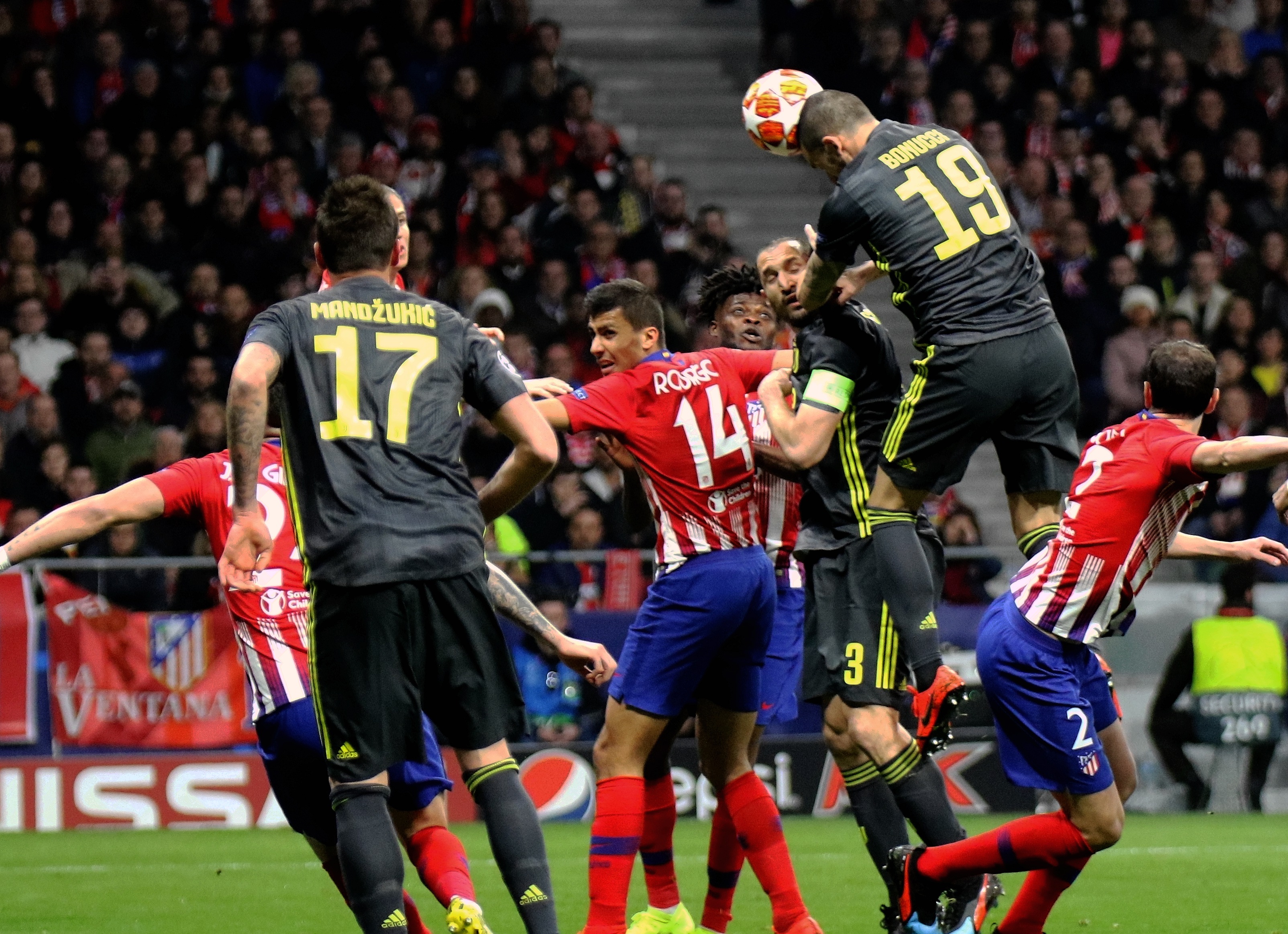 世预赛英格兰队内创造机会前10：赖斯第1、拉什福德、贝林第2（英格兰世预赛队内机会创造前十：赖斯居首，拉什福德与贝林并列第二）