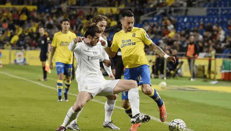 官方：多特与34岁第二门将亚历山大-迈尔续约至2027年（多特官宣34岁替补门将亚历山大-迈尔续约，合同至2027年）