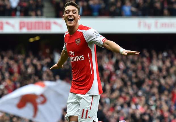 足球世界杯主题周边开售，球迷抢购（世界杯足球周边上新，球迷热购）